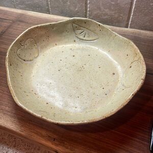Pottery Dish with fruit engraved- Marking NIC 3-5 engraved on bottom - 🌻💕🌻